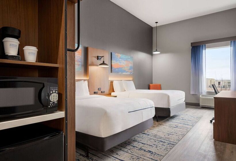 هتل La Quinta Inn & Suites By Wyndham Del Rio