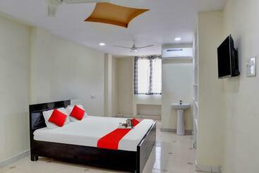 هتل Oyo 70251 Vasara Rooms Banquet Hall