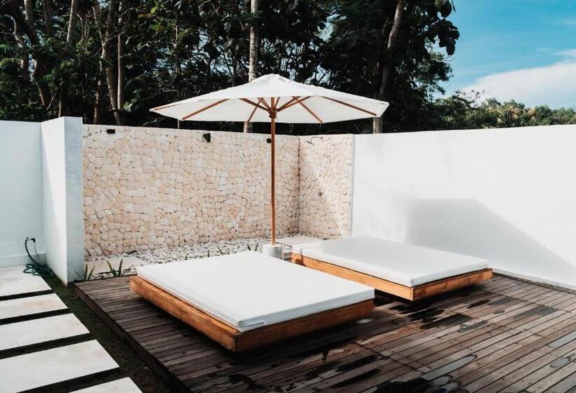هتل Sanjula Uluwatu