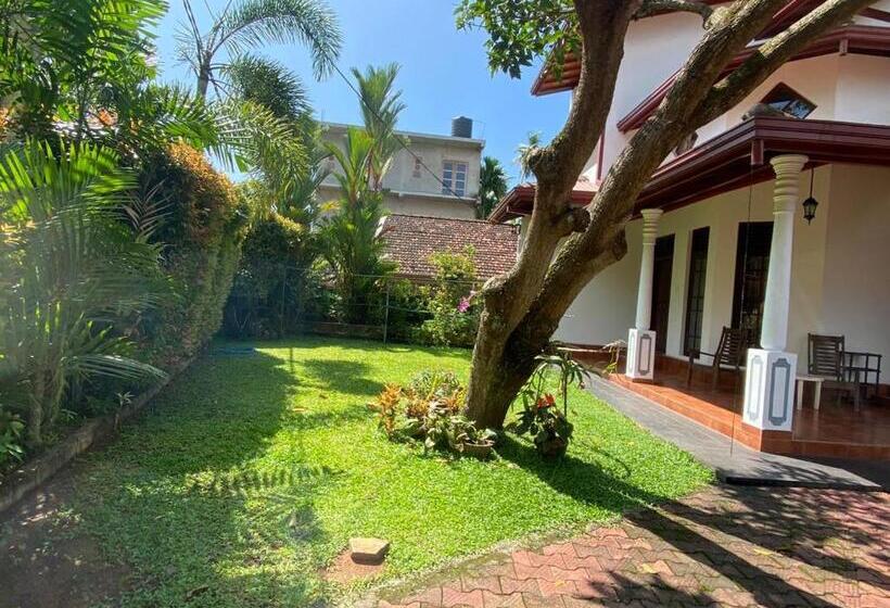 پانسیون White Villa