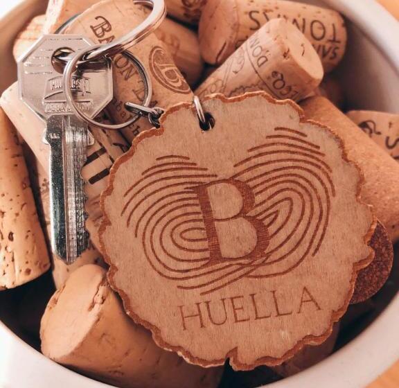 هاستل Huella B