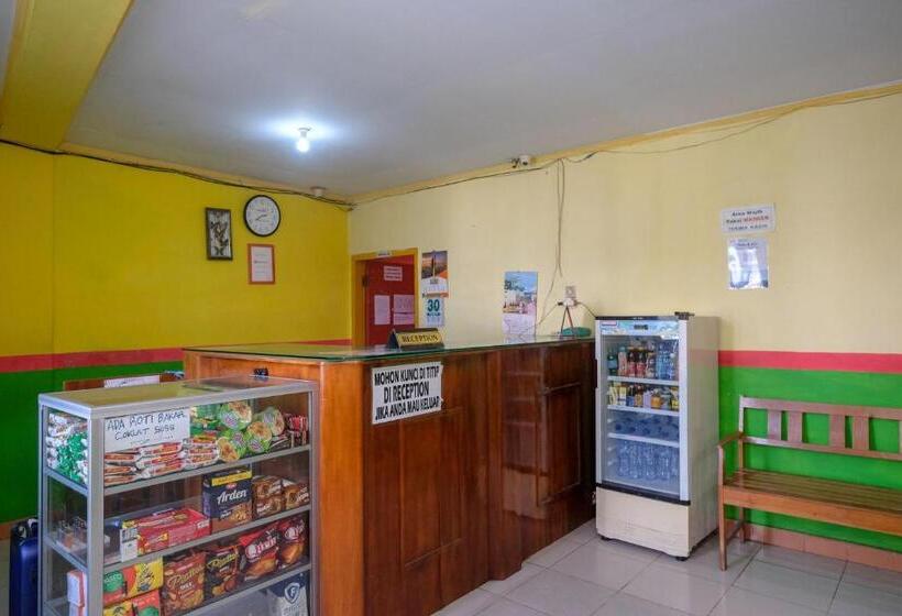 هتل Reddoorz Near Pelabuhan Nusantara Parepare