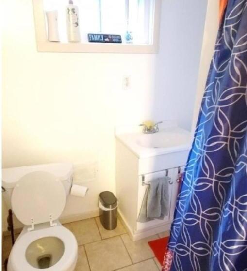 پانسیون Room In Guest Room   Black White Rm By Yale U