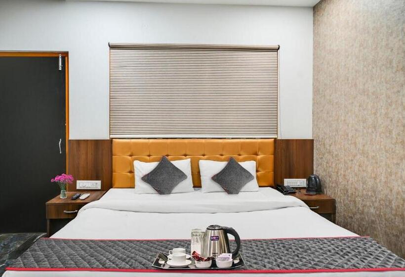 Super Townhouse Oak Hotel Ar Ganges Premium