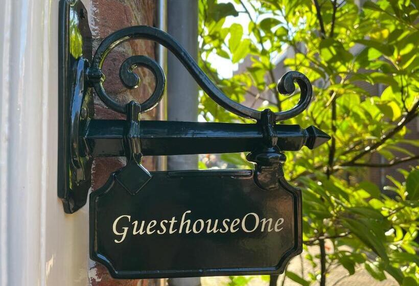 تختخواب و صبحانه Guesthouseone