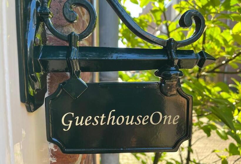 تختخواب و صبحانه Guesthouseone