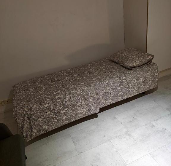تختخواب و صبحانه Nest Hostel
