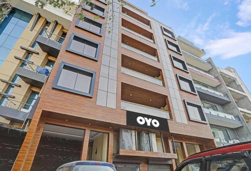 Отель Capital O Mt Corporate Stays Near Iskcon Temple Noida