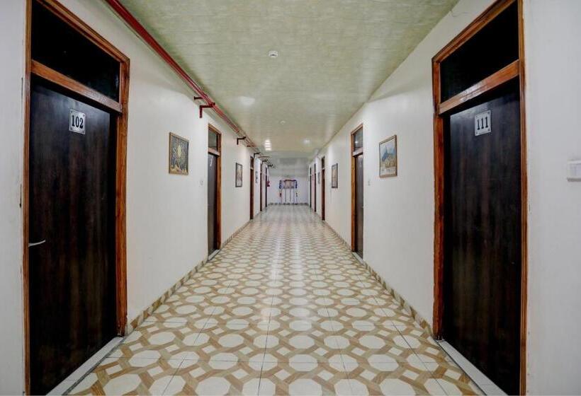 Super Hotel O The Royals Inn