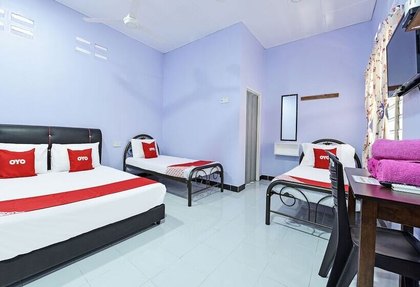 هتل Oyo 90660 Rayyans Roomstay
