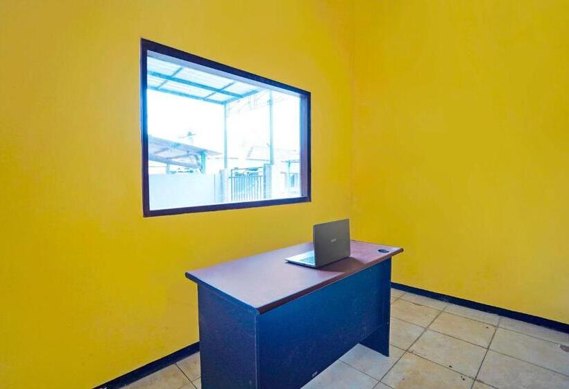 בית מלון כפרי Spot On 91869 Insan Mulia Kost Syariah