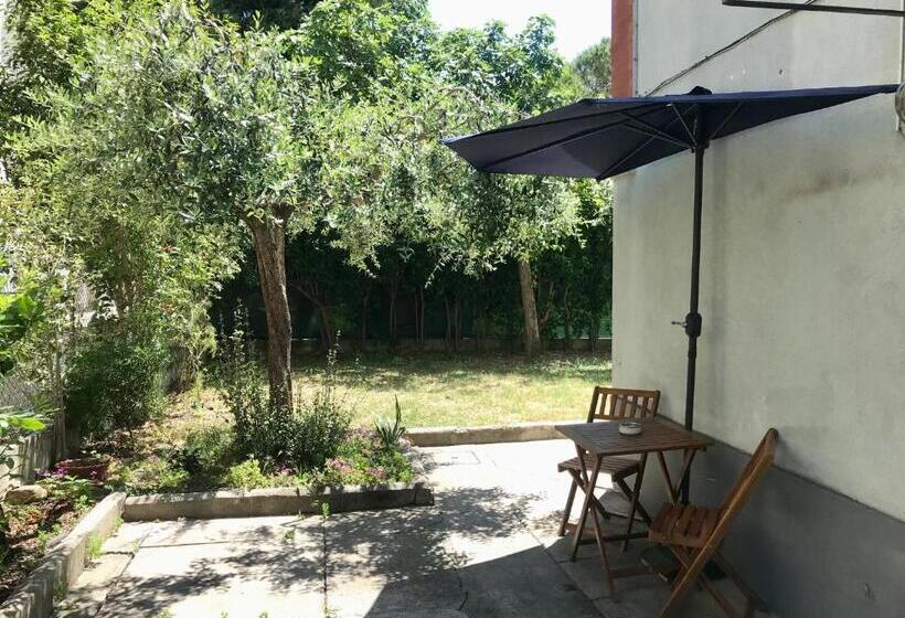 پانسیون Bonsai   Bed & Breakfast