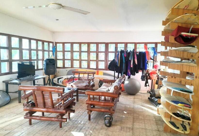 پانسیون Popoyo Surfcamp