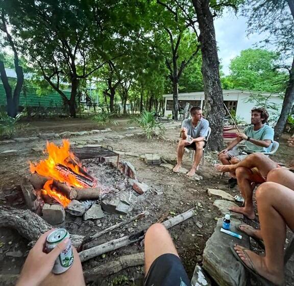 پانسیون Popoyo Surfcamp