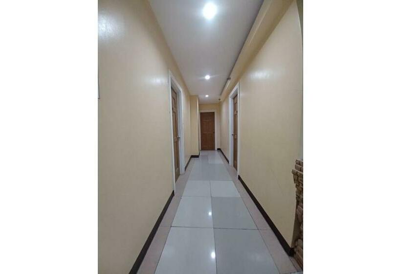 فندق Oyo 908 Silverio Suites