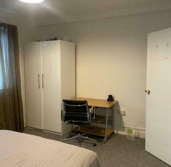 Пансион Hendon Park Apartments In London