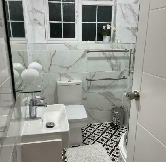 Пансион Hendon Park Apartments In London