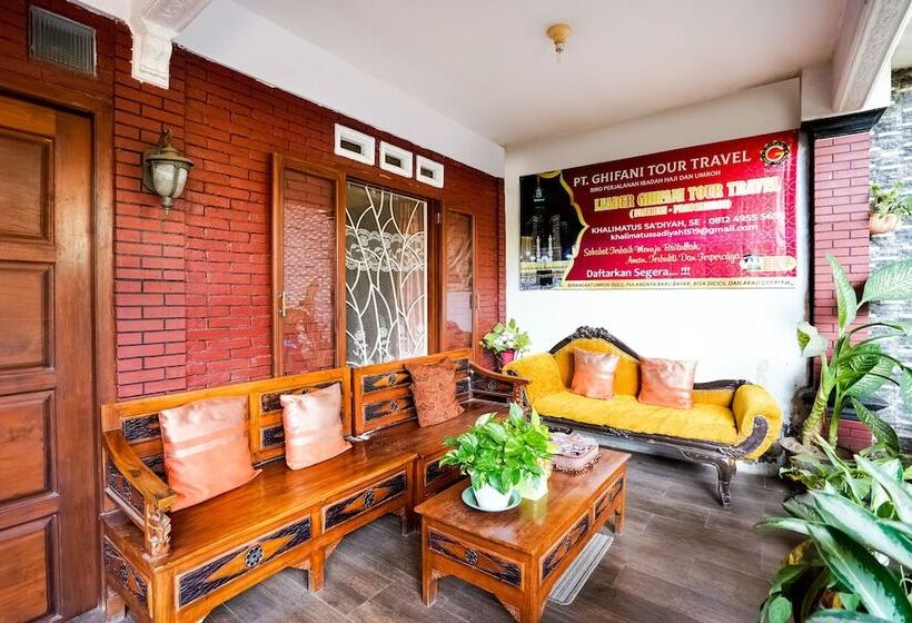هتل Tutus Homestay Syariah Redpartner
