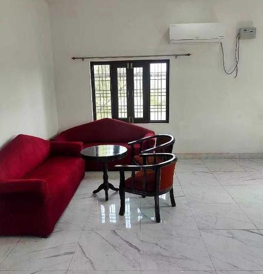 ホテル Oyo 70136 Vrinda Inn