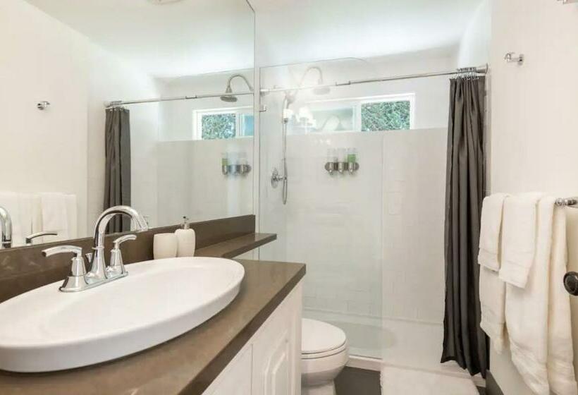 Пансион Luxury Beautiful Garden View 1 Bedroom