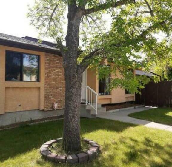 פנסיון Cozy Home With Comfortable Beds And Fully Equipped Kitchen 15 Mins Drive From Airport, Downtown, Sai