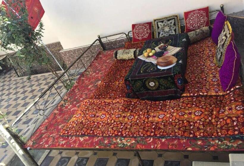 بنسيون Tohir Ota Guest House