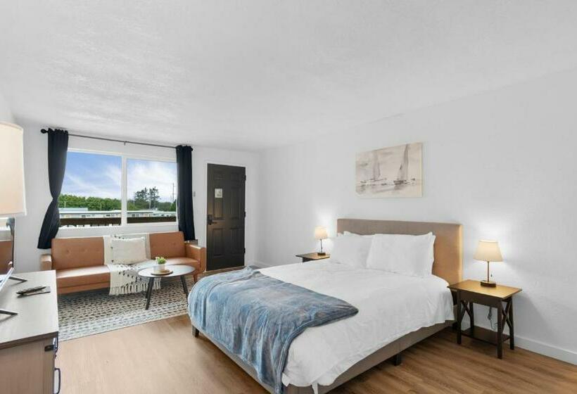 Silver Sands Motel