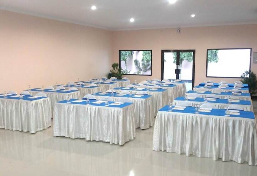 هتل Atrium Resort &