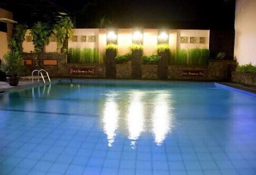 هتل Atrium Resort &