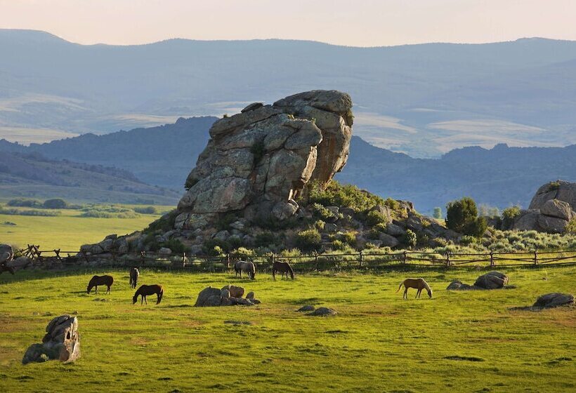 בית מלון כפרי Brush Creek Ranch