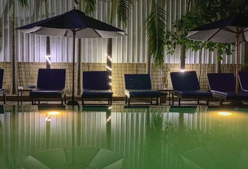 هتل Damnak Riverside Villa