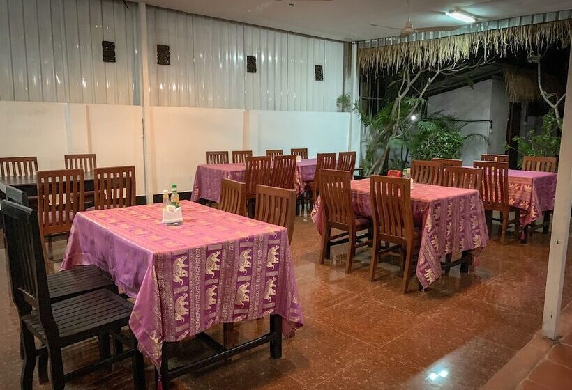 هتل Damnak Riverside Villa