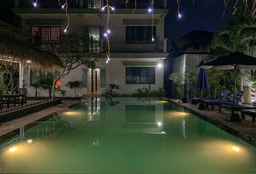 هتل Damnak Riverside Villa