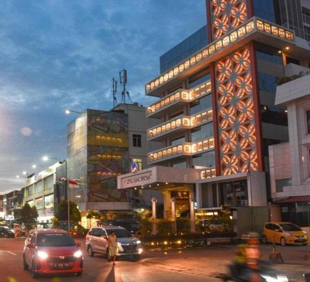 هتل Gajahmada