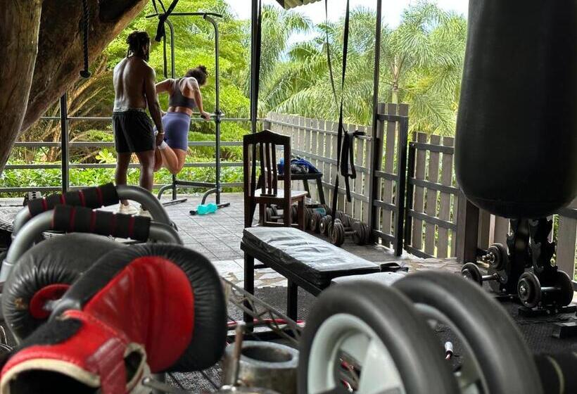 هتل Good Time Sports Village Koh Mak