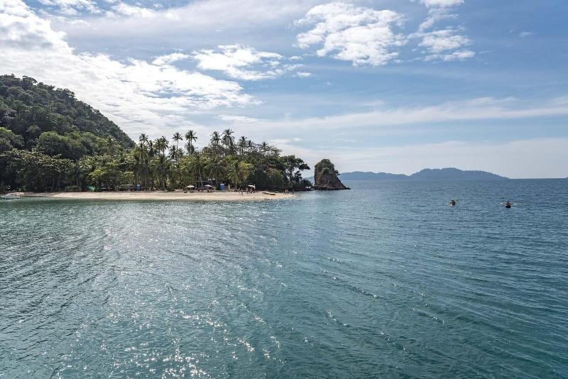 هتل Good Time Sports Village Koh Mak