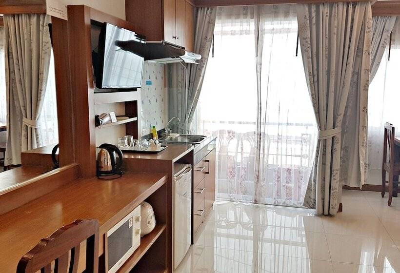 هتل Green Harbor  & Service Apartment