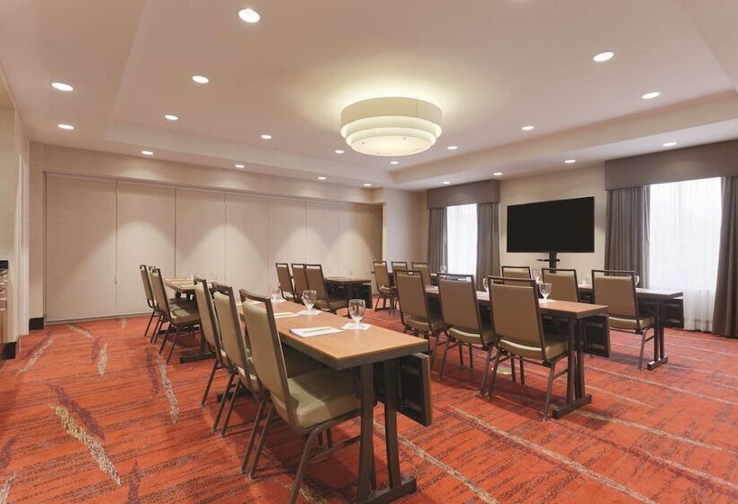 Отель Hilton Garden Inn Falls Church