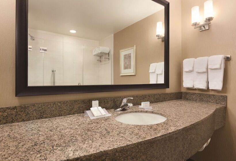 Отель Hilton Garden Inn Falls Church