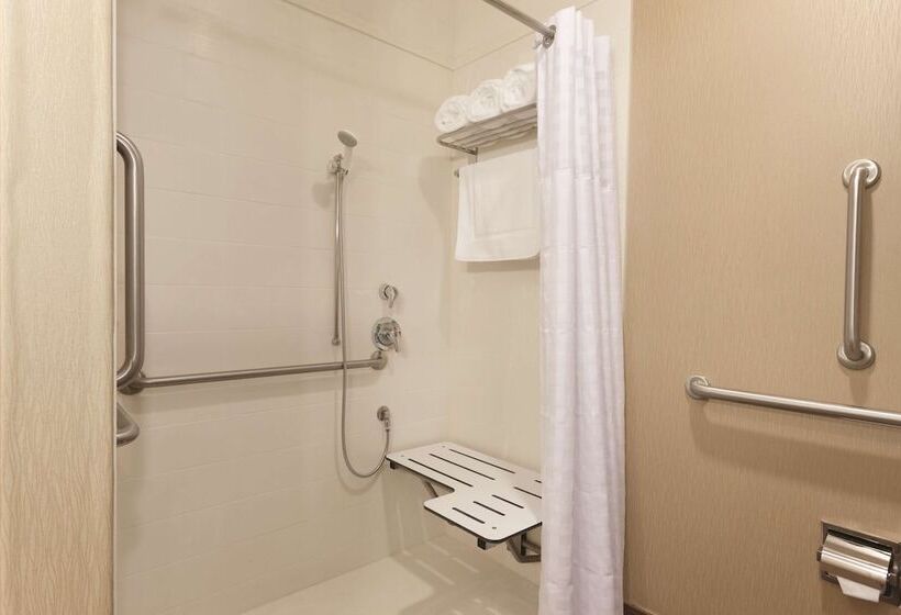 Отель Hilton Garden Inn Falls Church