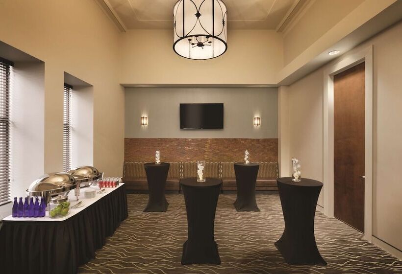 هتل Hilton Garden Inn Rochester Downtown, Ny