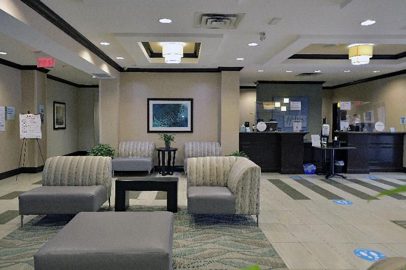 هتل Holiday Inn Express & Suites Ottawa East Orleans, An Ihg