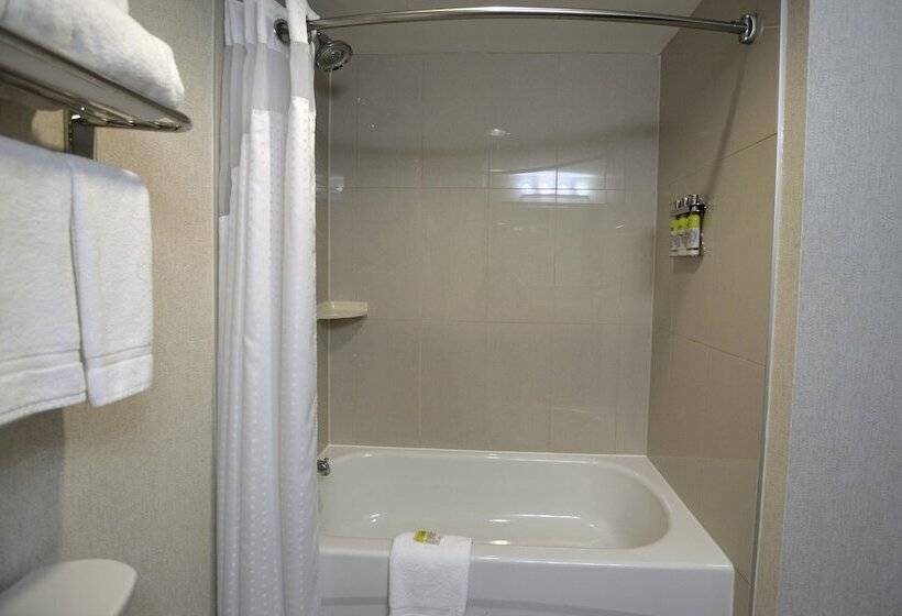 هتل Holiday Inn Express & Suites Ottawa East Orleans, An Ihg