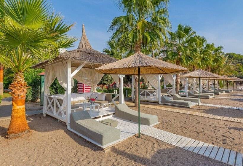 هتل Justiniano Deluxe Resort