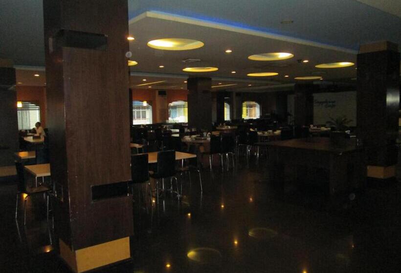 בית מלון כפרי Kini Pontianak