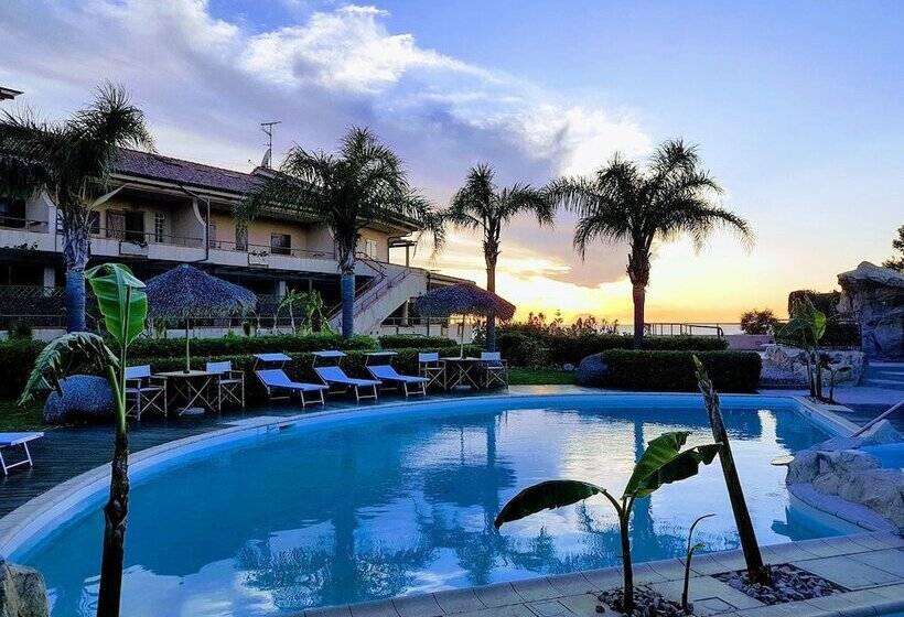 هتل L' Arcobaleno Resort