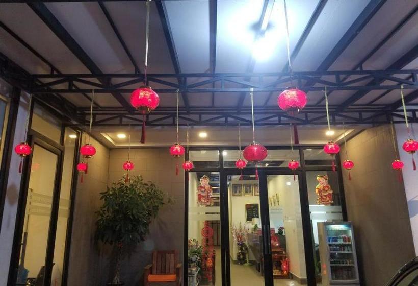 Отель New Paris and Restaurant