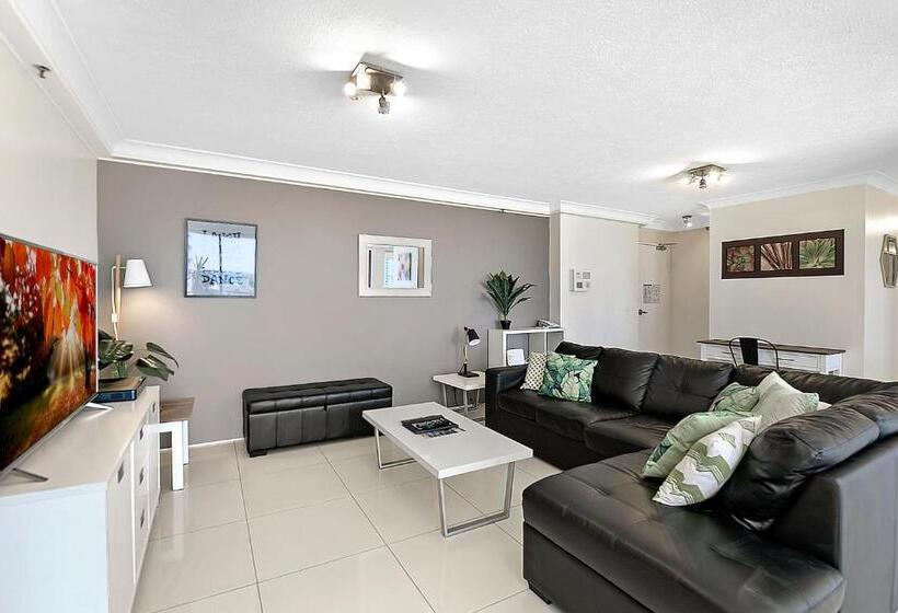 هتل Surfers Century Oceanside Apartments