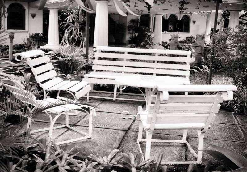 Fotos del hotel Kartipah Guest And Wedding House:  5