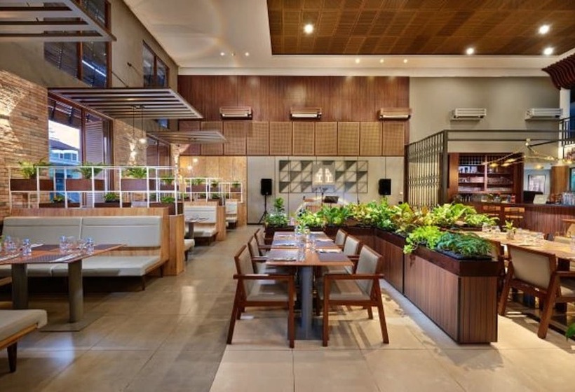 هتل The Royale Krakatau